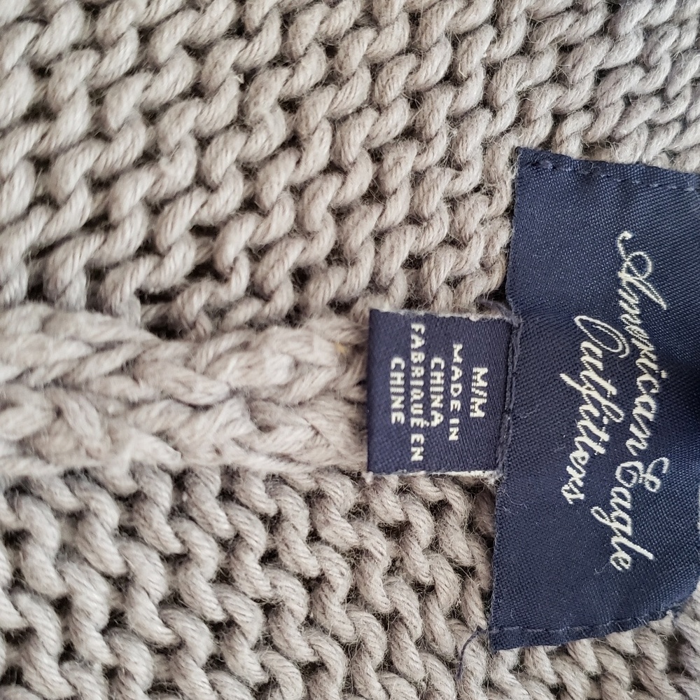 Beautiful Thick Woven Grey Poncho - Picture 3 of 3